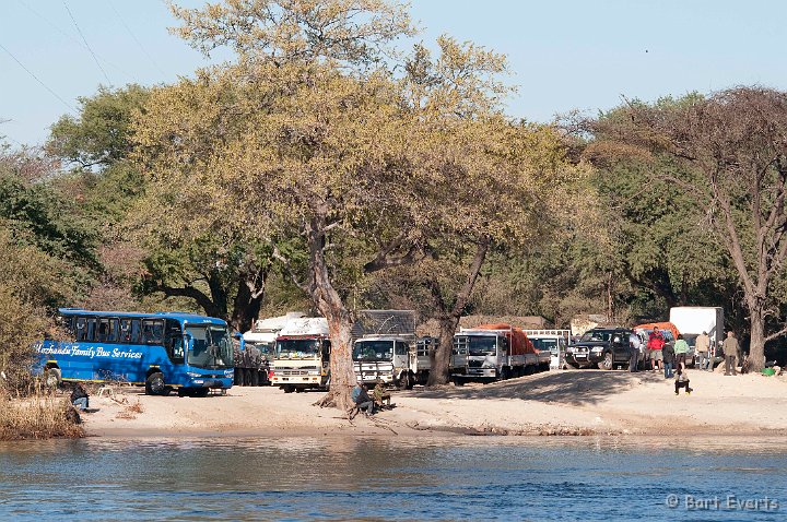 DSC_4020.jpg - Zambezi river crossing between botswana and Zambia