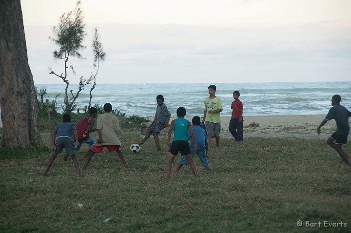 DSC_6794.jpg - kids playing football