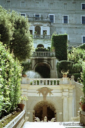 Scan10127.jpg - A beautiful lush garden with famous for its fountains