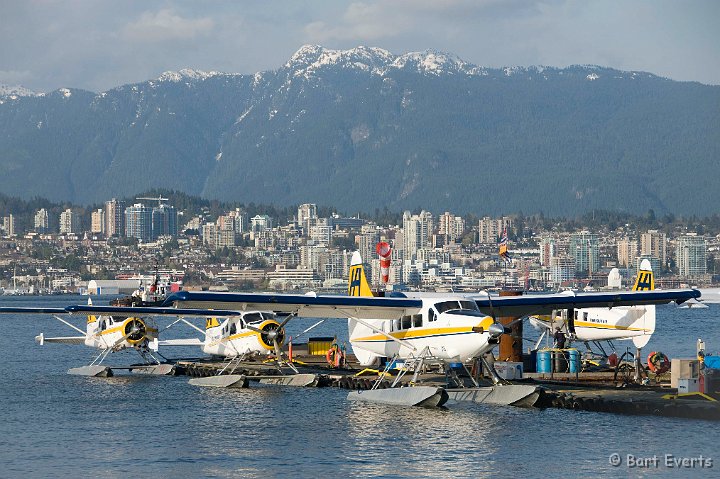 DSC_6968.jpg - A common sight in this area: waterplane