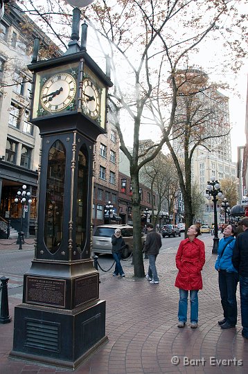 DSC_6973.jpg - The famous steam-clock in Gaztown district