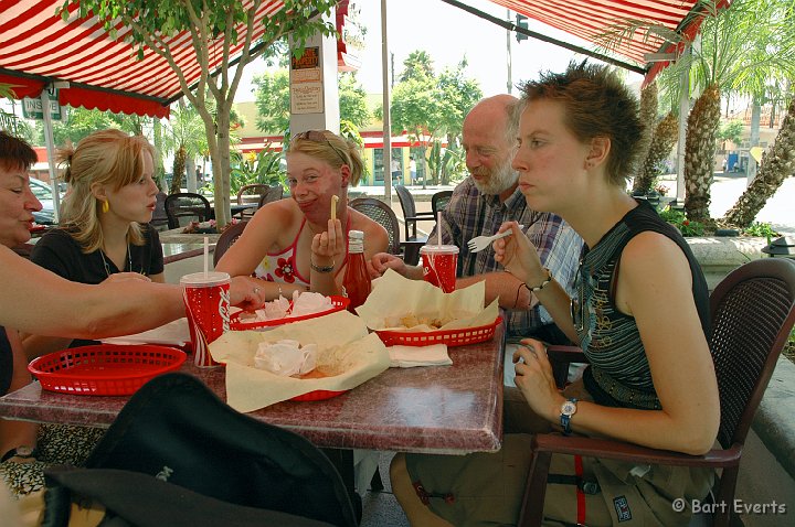 DSC_0721a.jpg - Our first Fast Food