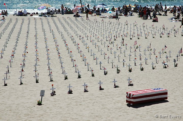 DSC_0762.JPG - A protest against US involvement in the Middle East: Every cross repesents a US casualty