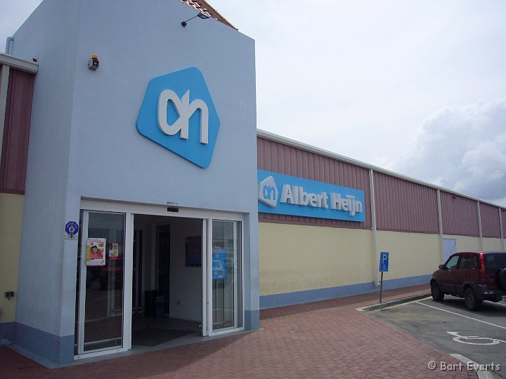 DSC_6062.jpg - Yes, Albert Heijn is also present on Curacao