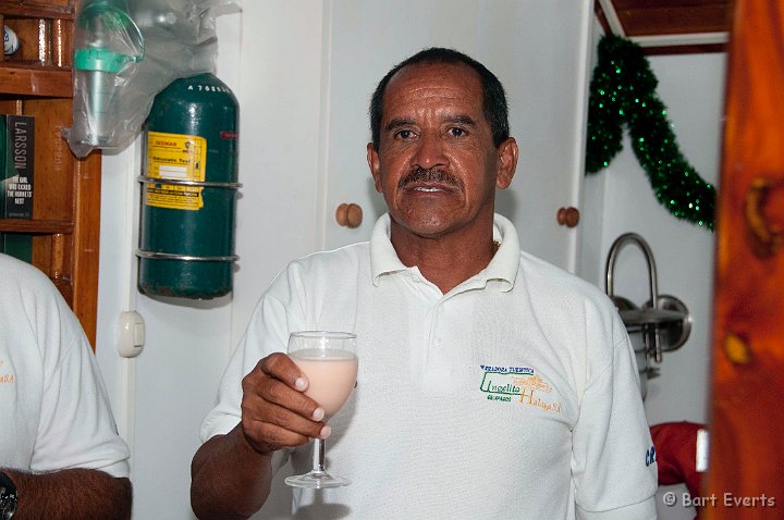 DSC_9363.JPG - Our guide Diego toasting