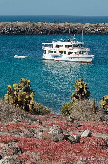 DSC_9353.JPG - Our boat