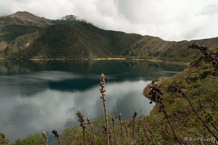 eDSC_0366.JPG - Making a 5 hour circular walk around the crater rim of an extinct volcano filled with water: Laguna Cuicocha