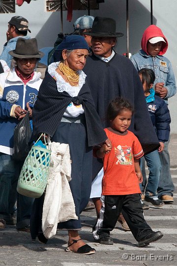 eDSC_0309.JPG - people visiting the market