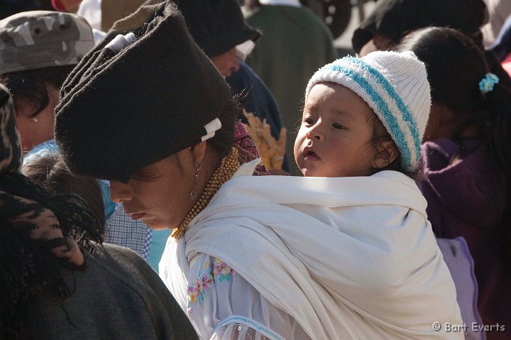 eDSC_0324.JPG - Woman and kid on the market