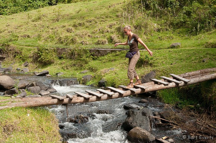 eDSC_0356.JPG - Rianne crossing a stream