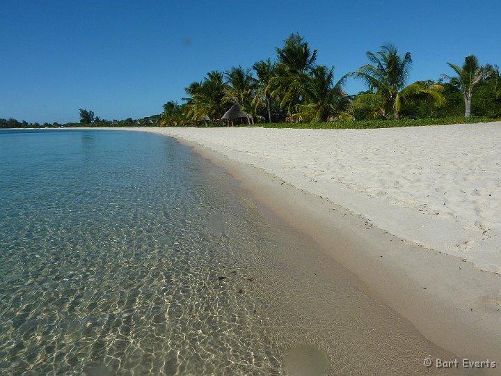 P1010163.JPG - Deserted paradise beach