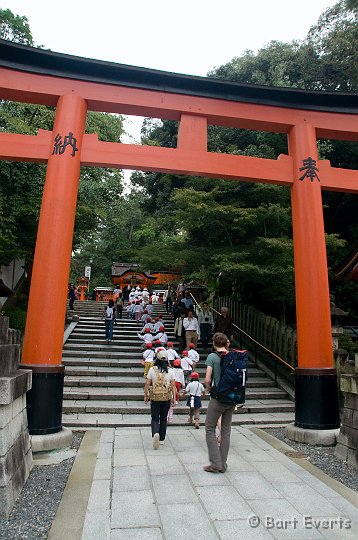 DSC_5040.jpg - The Fushimi-Inari Taisha Shrine famous for its corridors of Torii gates