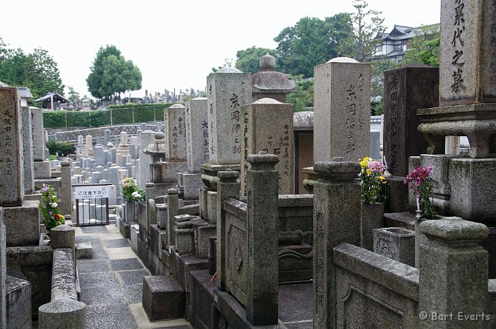 DSC_5077.jpg - A monk graveyard close to Kiyomizu-dera Shrine