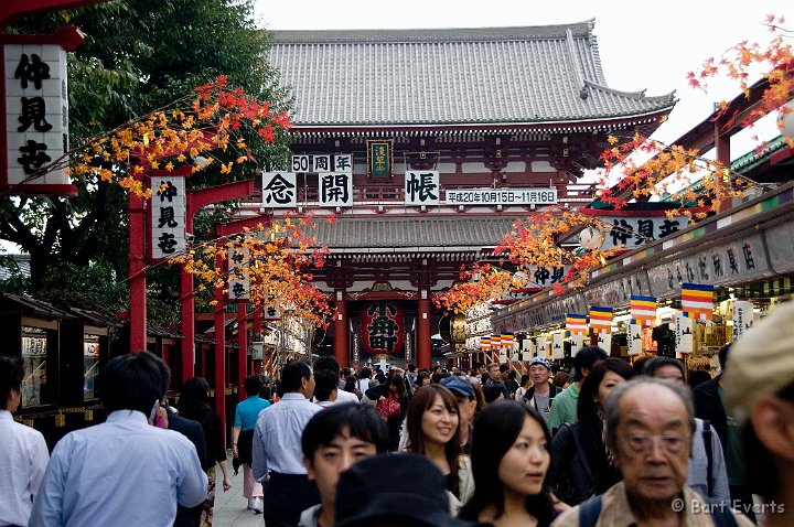 DSC_5451.jpg - Nakamise Dori leading to the Sensu-ji Shrine