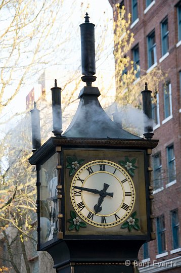 DSC_6971.jpg - The famous steam-clock in Gaztown district