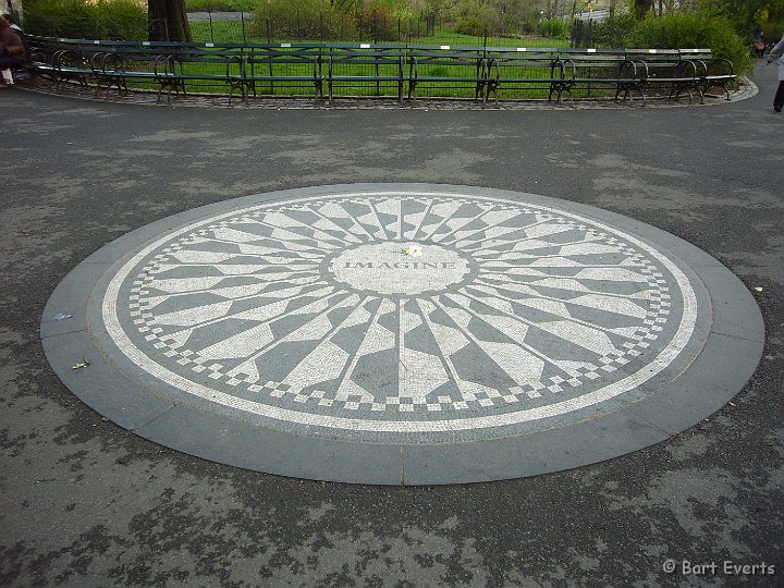 DSC_6809lf.JPG - Central Park: John Lennon Memorial